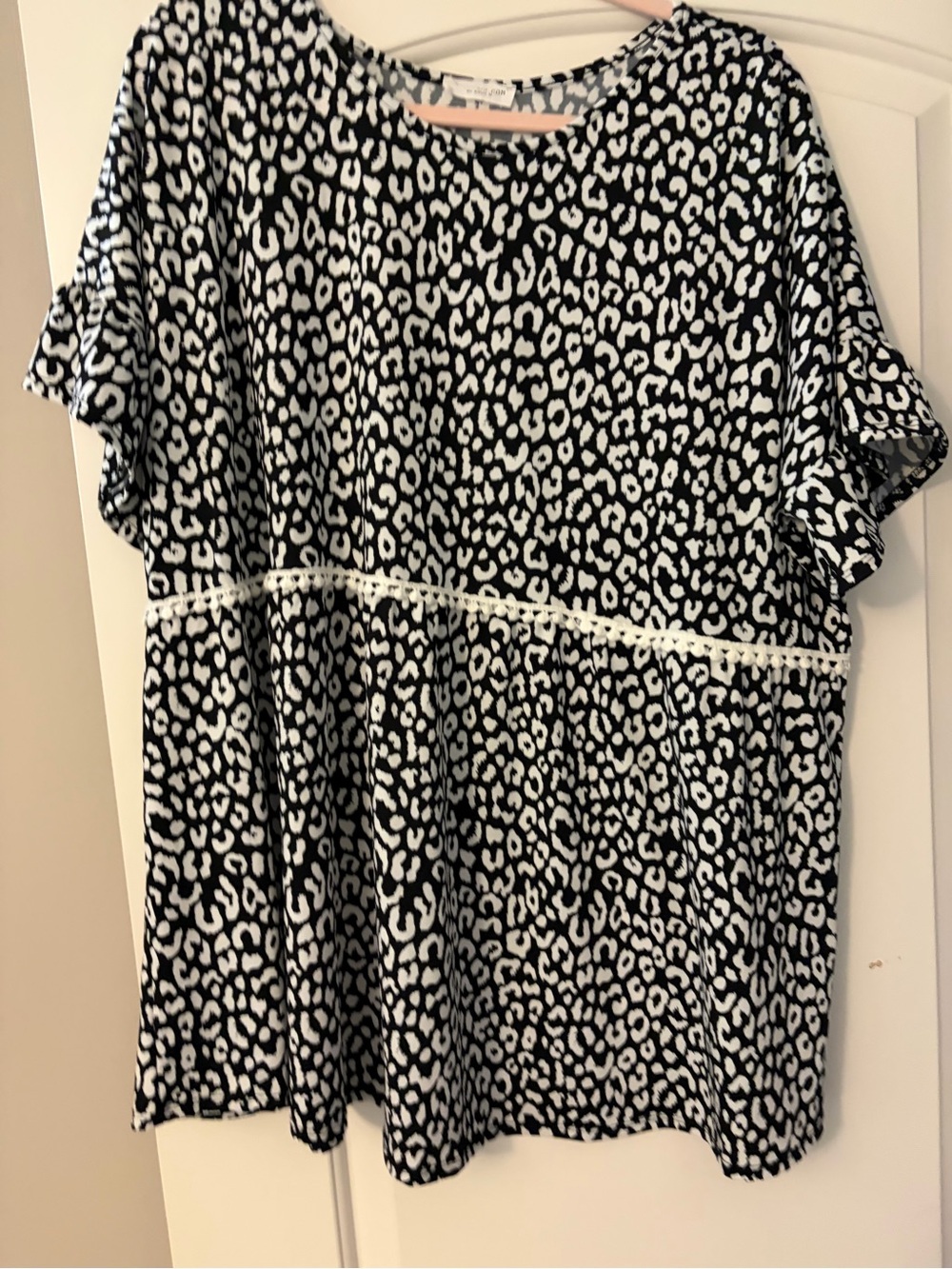 Black and White Leopard Print Flutter-Sleeve Tunic